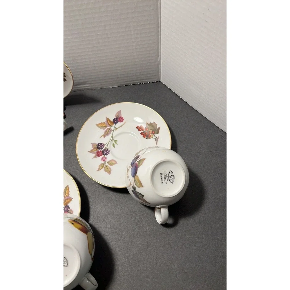 Royal‎ Worcester Evesham Bone China 4cups-4saucers
